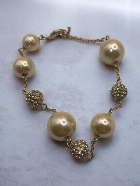 Versona Cream and Gold Vintage-Inspired Faux Pearl and Crystal Bracelet
